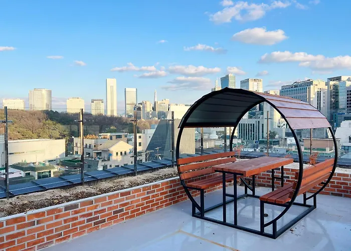 Apartment 강남의 새건물에 방2개의 유닛-퀸침대2개-선릉역도보5분거리-2호선도보5분거리-강남-홍대-이태원-명동 Seoul