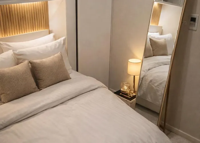 Apartment 강남의 새건물에 방2개의 유닛-퀸침대2개-선릉역도보5분거리-2호선도보5분거리-강남-홍대-이태원-명동 *